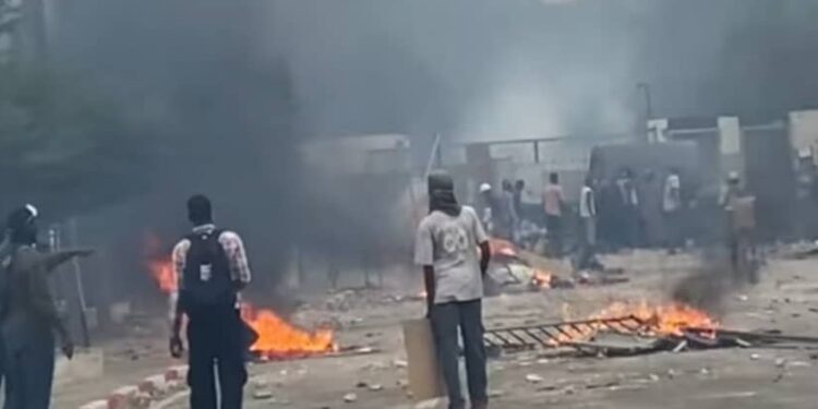 Sénégal/UCAD: accrochages entre étudiants et forces de l’ordre malgré le paiement partiel des bourses