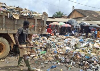 Nzérékoré : les immondices envahissent les marchés, les commerçants tirent la sonnette d’alarme