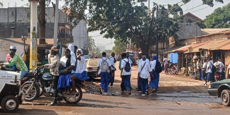 L’école privée Dalanda Bah aussi attaquée par des élèves à coups de pierres: « On libère, on ne peut rien »
