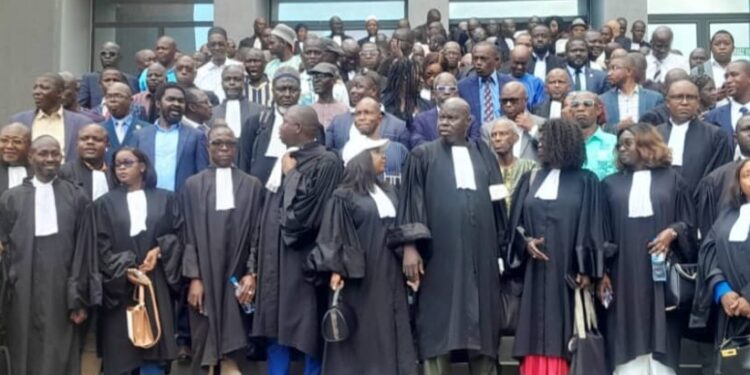 La CRIEF appelée à suspendre ses audiences mercredi à la demande du Barreau