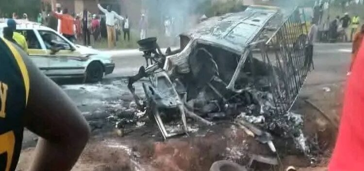 Accident mortel sur la RN1: collision entre un camion et un minibus à Koumbassayah