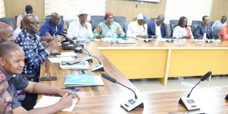 Crise scolaire: gouvernement et syndicats renouent le dialogue sous forte pression