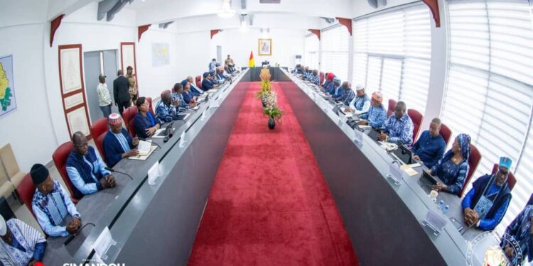 Guinée: le président Doumbouya met la pression sur ses ministres avant la fin de 2025