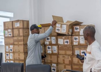 Supervision électorale: l’ONASUR reçoit un nouveau lot de 500 tablettes numériques