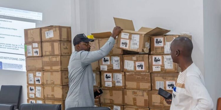 Supervision électorale: l’ONASUR reçoit un nouveau lot de 500 tablettes numériques