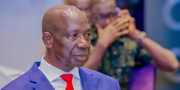 Le ministre de la Défense nationale à Faranah: « Tant que le militaire dit à vos ordres, tu n&rsquo;as pas de problème »