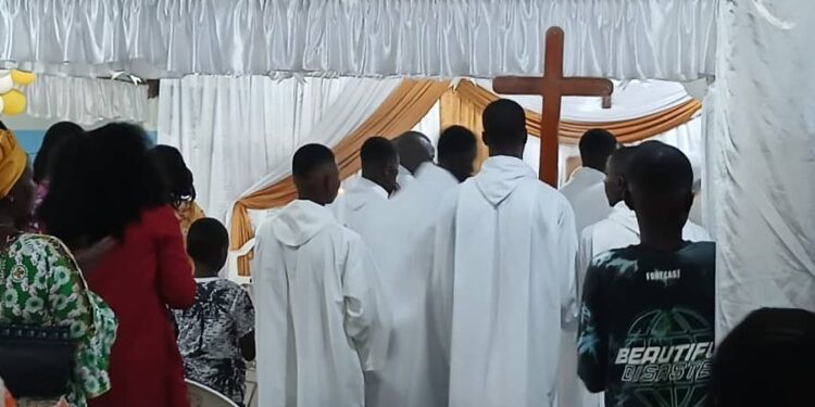 Religion: à la paroisse Saint-Pierre de la Cimenterie, une veillée de Noël placée sous le signe de la foi et de l’espérance