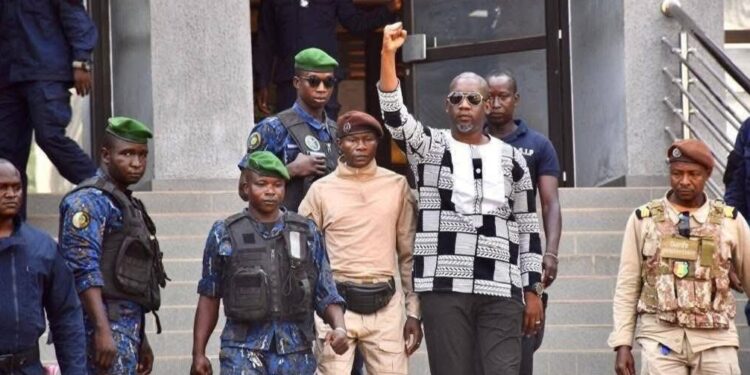 Détention d’Aliou Bah: un an après, ses avocats dénoncent une atteinte grave à l’État de droit