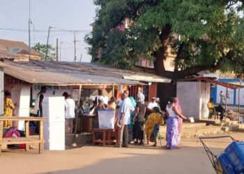 Présidentielle 2025 : le vote a démarré dans un climat apaisé à Dixinn Centre 2