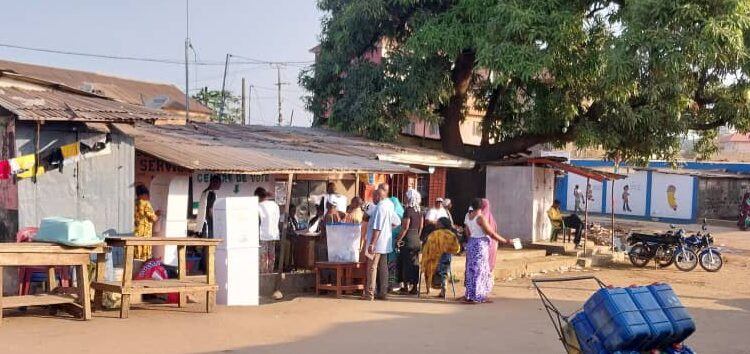 Présidentielle 2025 : le vote a démarré dans un climat apaisé à Dixinn Centre 2