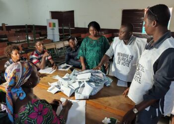 Nzérekoré : les opérations de dépouillement lancées après la fermeture des bureaux de vote 