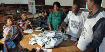 Nzérekoré : les opérations de dépouillement lancées après la fermeture des bureaux de vote 
