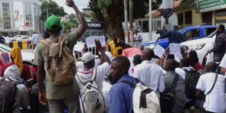 Protocole SLECG-Gouvernement : les enseignants contractuels annoncent une manifestation à Conakry