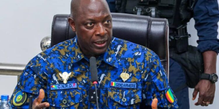 Usage des véhicules de l’État: le Général Balla Samoura rappelle qu’ils sont exclusivement réservés au service