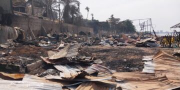 Drame à la plage Rogbanè : les victimes soupçonnent un incendie meurtrier, les autorités annoncent des enquêtes et des mesures fortes