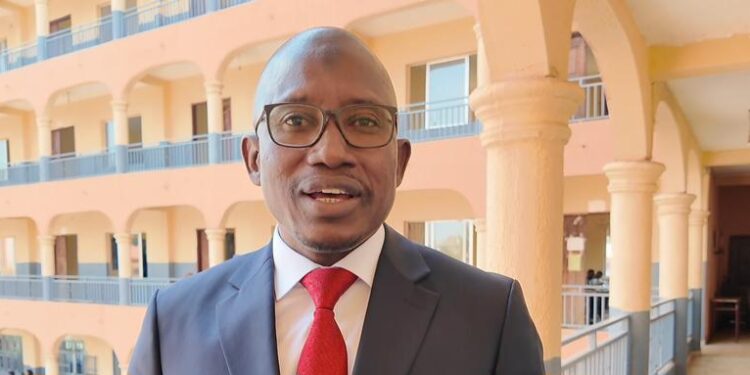 Après l »investiture de Mamadi Doumbouya : « le gouvernement n’est pas tenu de démissionner », le juriste Mamady 3 Kaba