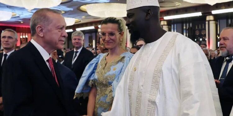 Le président turc félicite Mamadi Doumbouya après son élection à la tête de la Guinée