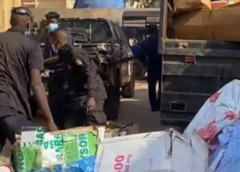 Drogue et faux médicaments: 1 200 kg de cannabis et 450 cartons incinérés à Mamou