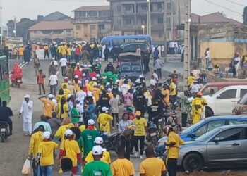 Investiture du président Doumbouya : le stade Général Lansana Conté pris d’assaut par les citoyens 