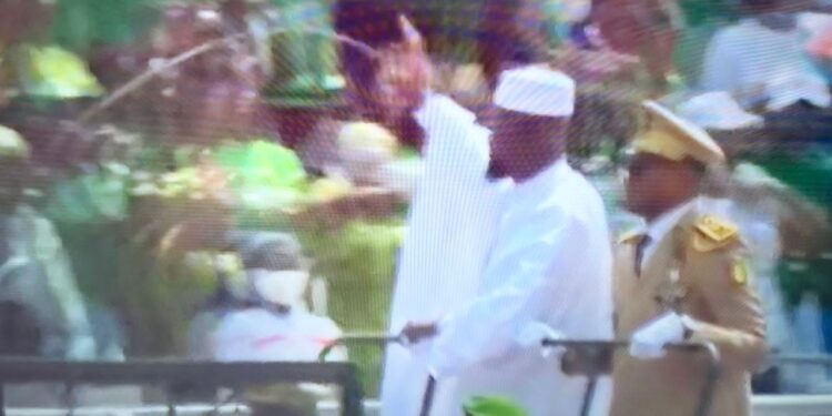 Entrée du président Mamadi Doumbouya au stade Général Lansana Conté