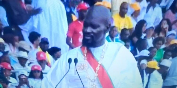 Investiture : Mamadi Doumbouya prône l’unité nationale plutôt que la division nationale 