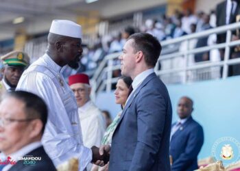 Investiture de Mamadi Doumbouya : la présence de Nick Checker, un signe d’assouplissement possible des restrictions américaines