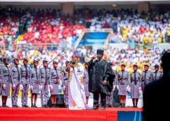 Investiture du Président Mamadi Doumbouya : Black M et Sia Tolno, une interprétation de l’hymne national chargée d’émotion