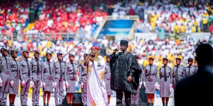 Investiture du Président Mamadi Doumbouya : Black M et Sia Tolno, une interprétation de l’hymne national chargée d’émotion
