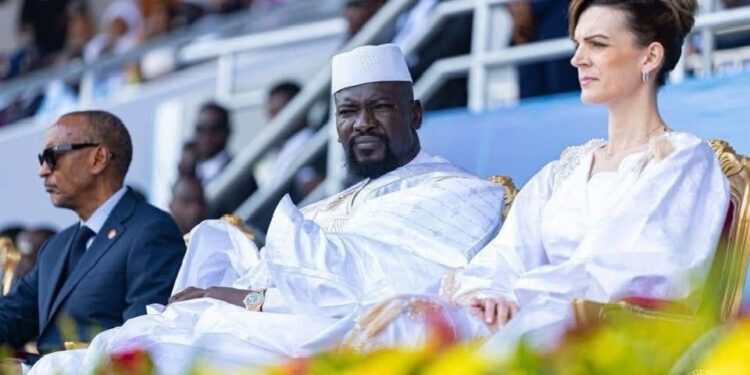 Le président de la République est juridiquement protégé contre injures et calomnies (Article 76 de la Constitution)