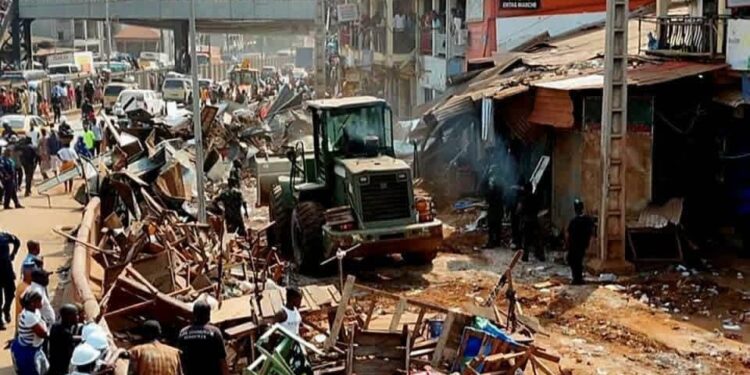 Opération de déguerpissement à Conakry : l’axe T6–Entag libéré par les forces de sécurité