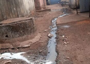 Évacuation illégale des eaux usées à Conakry : le gouvernorat donne 30 jours aux concernés pour se conformer, sous peine de sanctions