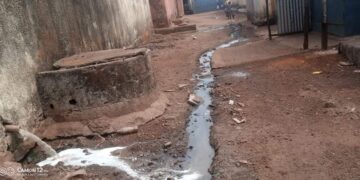 Évacuation illégale des eaux usées à Conakry : le gouvernorat donne 30 jours aux concernés pour se conformer, sous peine de sanctions
