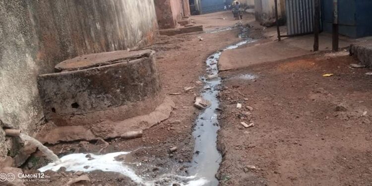Évacuation illégale des eaux usées à Conakry : le gouvernorat donne 30 jours aux concernés pour se conformer, sous peine de sanctions