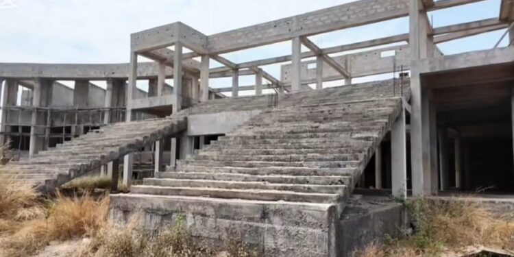 Palais de justice de Kindia: « Entamé en 2020-2021, c’est toujours en chantier », déplore le ministre Ibrahima Sory II Tounkara