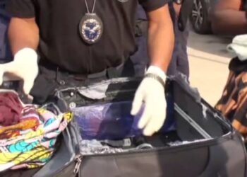 Aéroport AST: 1,18 kg de cocaïne saisis dans des chaussures et une valise, 2 femmes interpellées