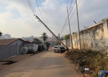 Coumbassaya : un accident de la circulation fragilise un poteau électrique au pont de Mory Kantéya