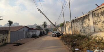 Coumbassaya : un accident de la circulation fragilise un poteau électrique au pont de Mory Kantéya