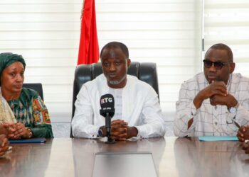 Passation de service au Secrétariat général du Gouvernement entre Dr Fayimba Mara et Seregbè Keïta