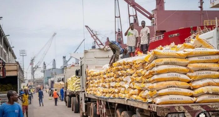 Le gouvernement et les acteurs économiques signent un accord pour stabiliser les prix des denrées de première nécessité