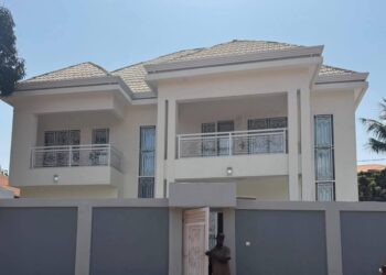 Le président Mamadi Doumbouya offre une villa à l’artiste Fodé Baro