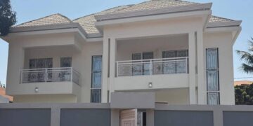 Le président Mamadi Doumbouya offre une villa à l’artiste Fodé Baro