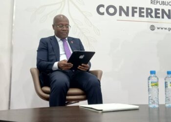 Conférence de presse du gouvernement : Ousmane Gaoual Diallo s’exprime seul devant les médias