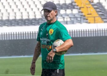 Syli National : une offre à 50 000 euros par mois pourrait éloigner Paulo Duarte de la Guinée