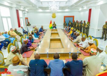 Climat des affaires : Mamadi Doumbouya rencontre les opérateurs économiques