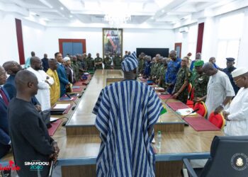 Palais Mohamed V : le président  Mamadi  Doumbouya préside une réunion du conseil supérieur de défense national