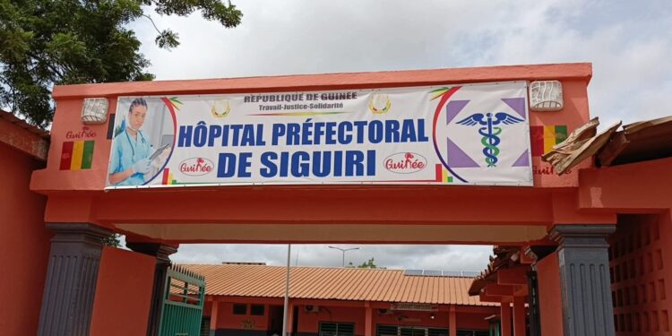 Siguiri : un homme égorge sa femme avant de tenter de se suicider, les 2 évacués vers Bamako