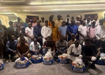 Solidarité interreligieuse: 1XBET Guinée illumine Ramadan et Carême en Guinée