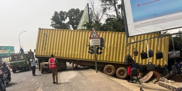 Pont 8 Novembre : un poids lourd endommage la chaussée, selon l’ONR