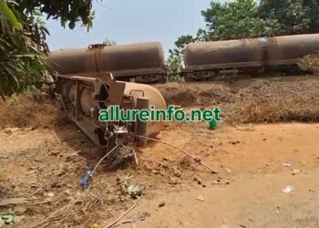 Dubréka : un train de Rusal déraille à Kènendé, une fuite de soude caustique inquiète les riverains