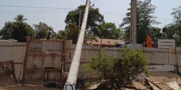 Forécariah : un poteau électrique endommagé par un camion, EDG réagit